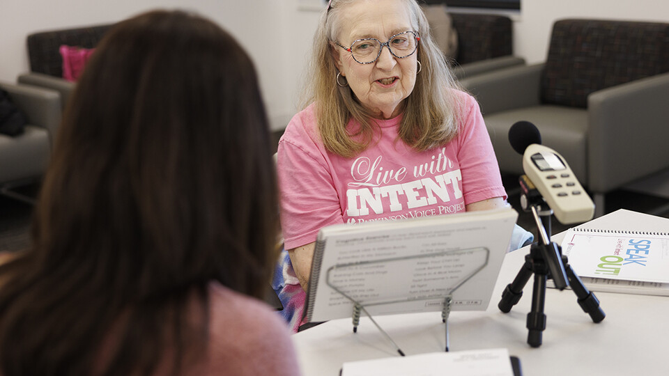 Rhonda Heiserman of Lincoln reads out loud during her clinic session. An instrument measures the decibels of her speech. (Craig Chandler/University Communication and Marketing)
