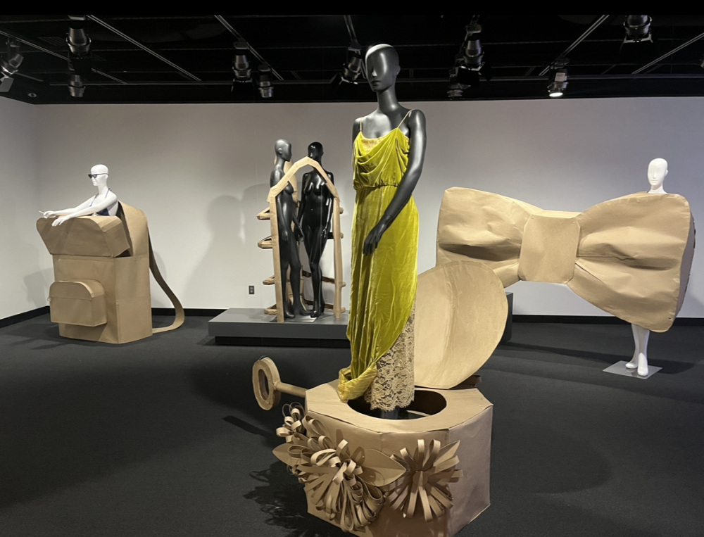 Large scale three-dimensional fashion oriented objects.