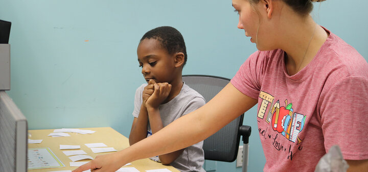 Instructing a student with flash cards