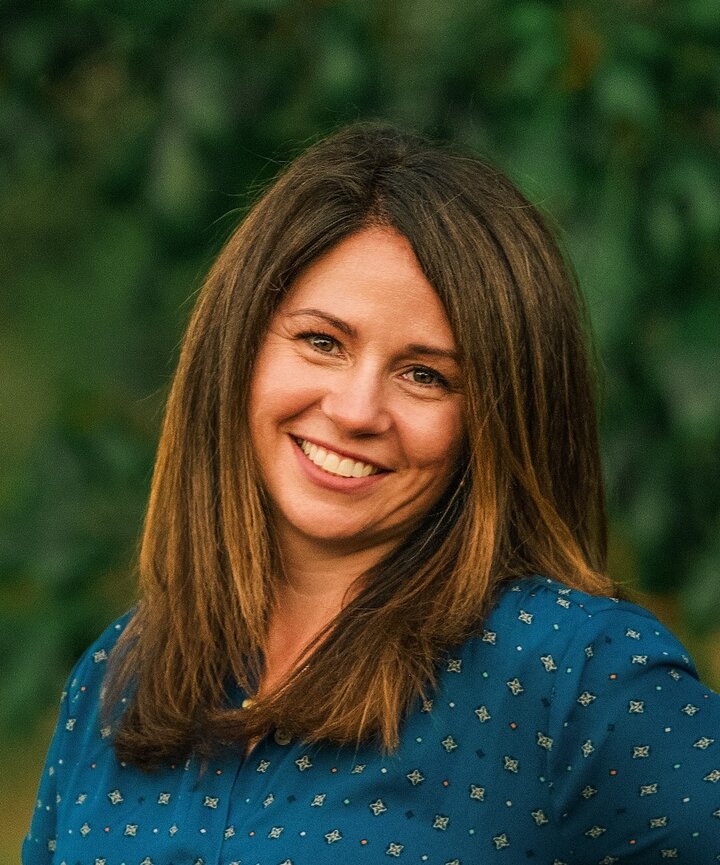 headshot of Victoria Johnson