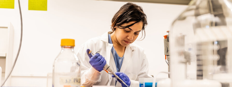 Woman working in lab.